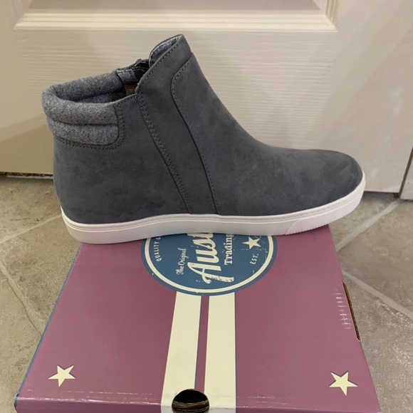 Austin trading co. gray boot - Picture 4 of 7